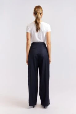 Laurel Wool Pant In Navy Houndstooth -Deux Amies Shop alessandra cashmere pants laurel wool pant in navy houndstooth 40461578895654