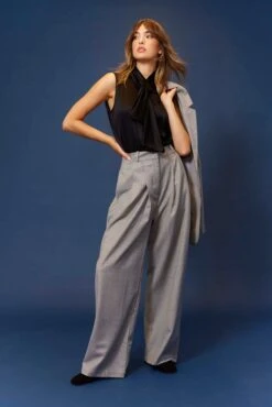 Sleeveless Pussy Bow Silk Top In Black -Deux Amies Shop alessandra cashmere shirts sleeveless pussy bow silk top in black 41531365196070