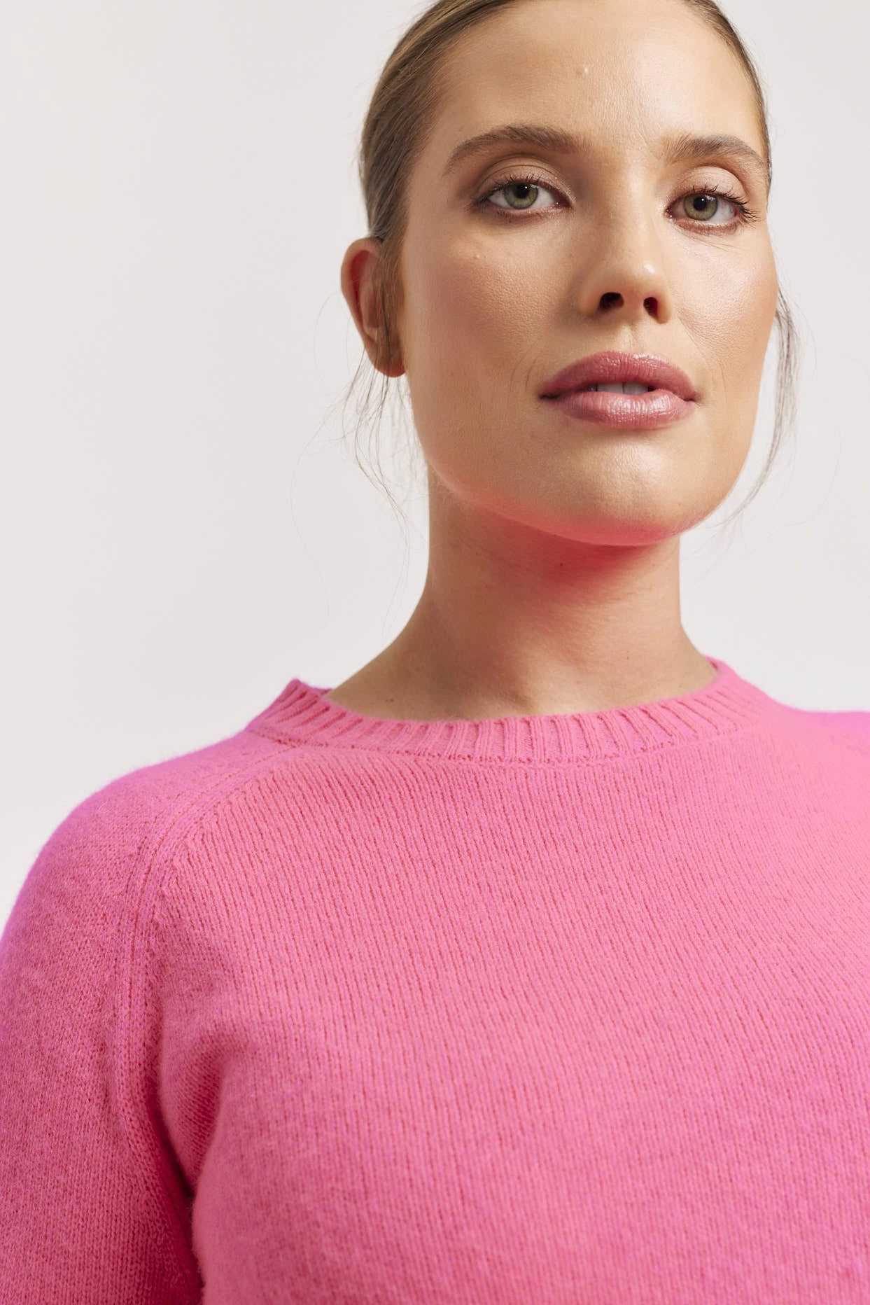 Fifi Crew Cashmere Sweater In Electric Pink 5 Fifi Crew Cashmere Sweater In Electric Pink - Image 5