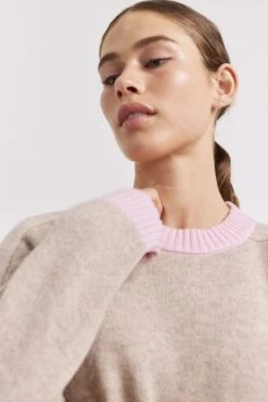 Julia Cashmere Sweater In Lightweight Beige -Deux Amies Shop alessandra sweater julia cashmere sweater in lightweight beige 41277631103270