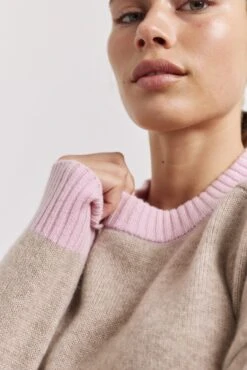 Julia Cashmere Sweater In Lightweight Beige -Deux Amies Shop alessandra sweater julia cashmere sweater in lightweight beige 41277631136038