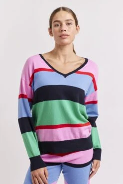 Parfait V-Neck Cotton Cashmere Sweater In Pine 10 Parfait V-Neck Cotton Cashmere Sweater In Pine -Deux Amies Shop alessandra sweater parfait v neck cotton cashmere sweater in pine 41312891273510