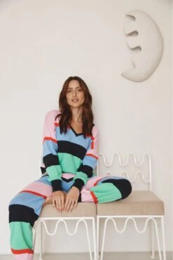 Parfait V-Neck Cotton Cashmere Sweater In Pine 13 Parfait V-Neck Cotton Cashmere Sweater In Pine -Deux Amies Shop alessandra sweater parfait v neck cotton cashmere sweater in pine 41312893141286