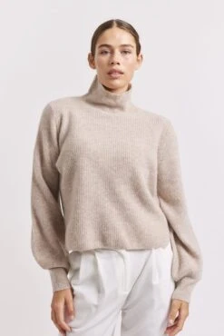 Pepper Cashmere Sweater In Lightweight Beige -Deux Amies Shop alessandra sweater pepper cashmere sweater in lightweight beige 41228029755686