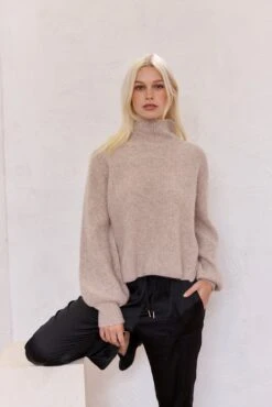 Pepper Cashmere Sweater In Lightweight Beige -Deux Amies Shop alessandra sweater pepper cashmere sweater in lightweight beige 41421655736614