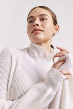 Pepper Cashmere Sweater In White -Deux Amies Shop alessandra sweater pepper cashmere sweater in white 41228032672038