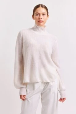 Pepper Cashmere Sweater In White -Deux Amies Shop alessandra sweater pepper cashmere sweater in white 41228034081062